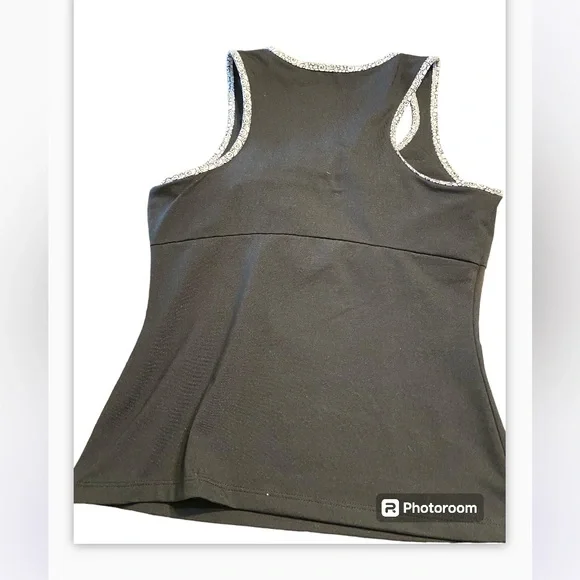 Shanghai red activewear tank. With built-in bra   Size medium. - Picture 6 of 12